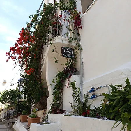 Tan Hotell